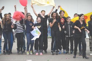 La professeur principal des 5ième B motive ces troupes