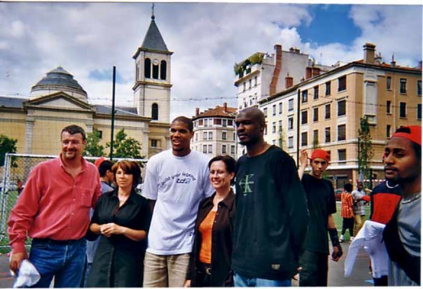 Dans cette rencontre il a invité l'emblématique coach de l'ASVEL Grégor BEUGNOT et Alain Digbeu 'Fly' le joueur de plus spectaculaire de l'histoire du basket Français.