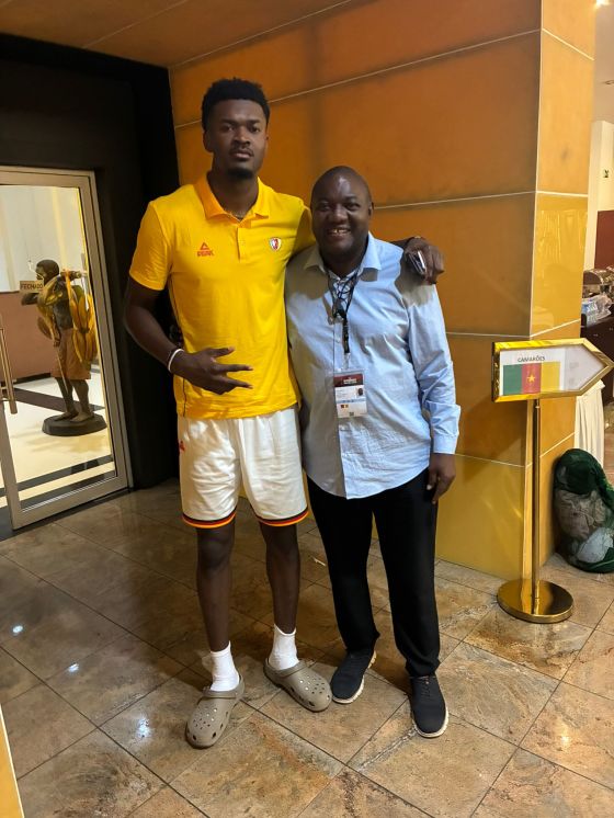 Avec Yves Missi à l'hôtel Garden à Luanda à la suite du match face à la RDC